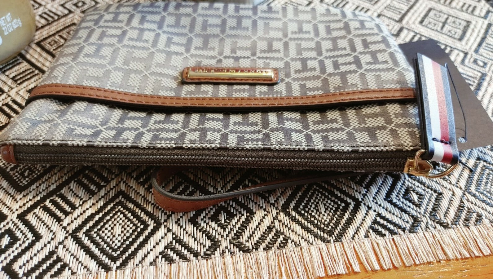 TOMMY HILFIGER/  Wristlet/ Brown/Khaki NEW with Tags