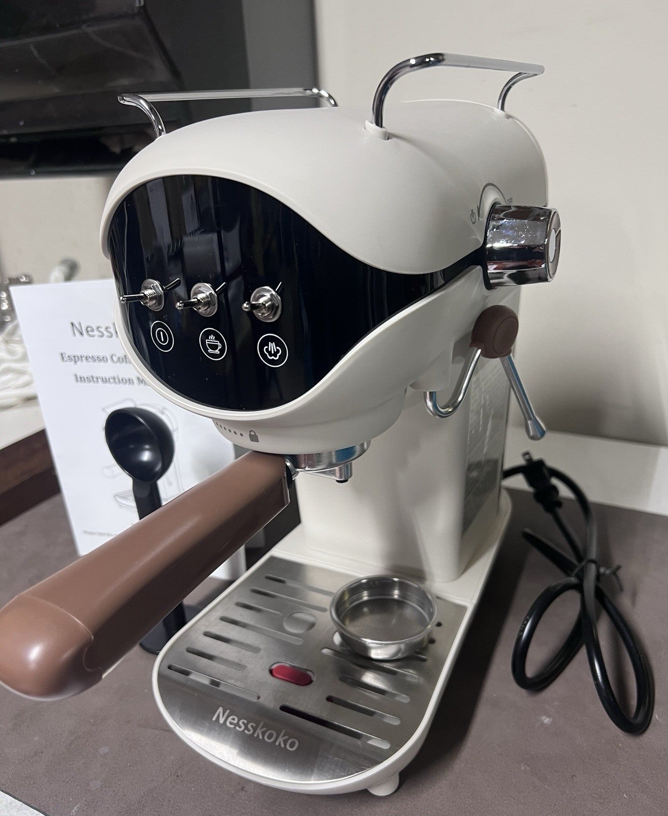 Nesskoko Espresso Machine, 20 BAR Pump Temperature Control Open box. See photos