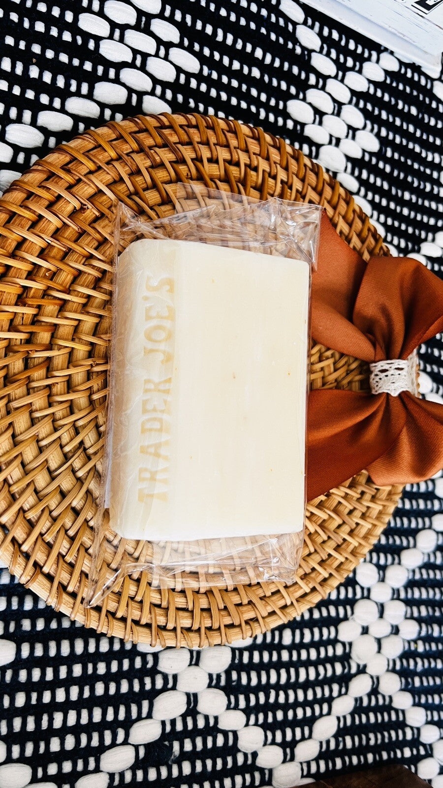 Trader Joe’s Oatmeal and Honey Pure Vegetable Soap Natural Bath -2 Bars NEW