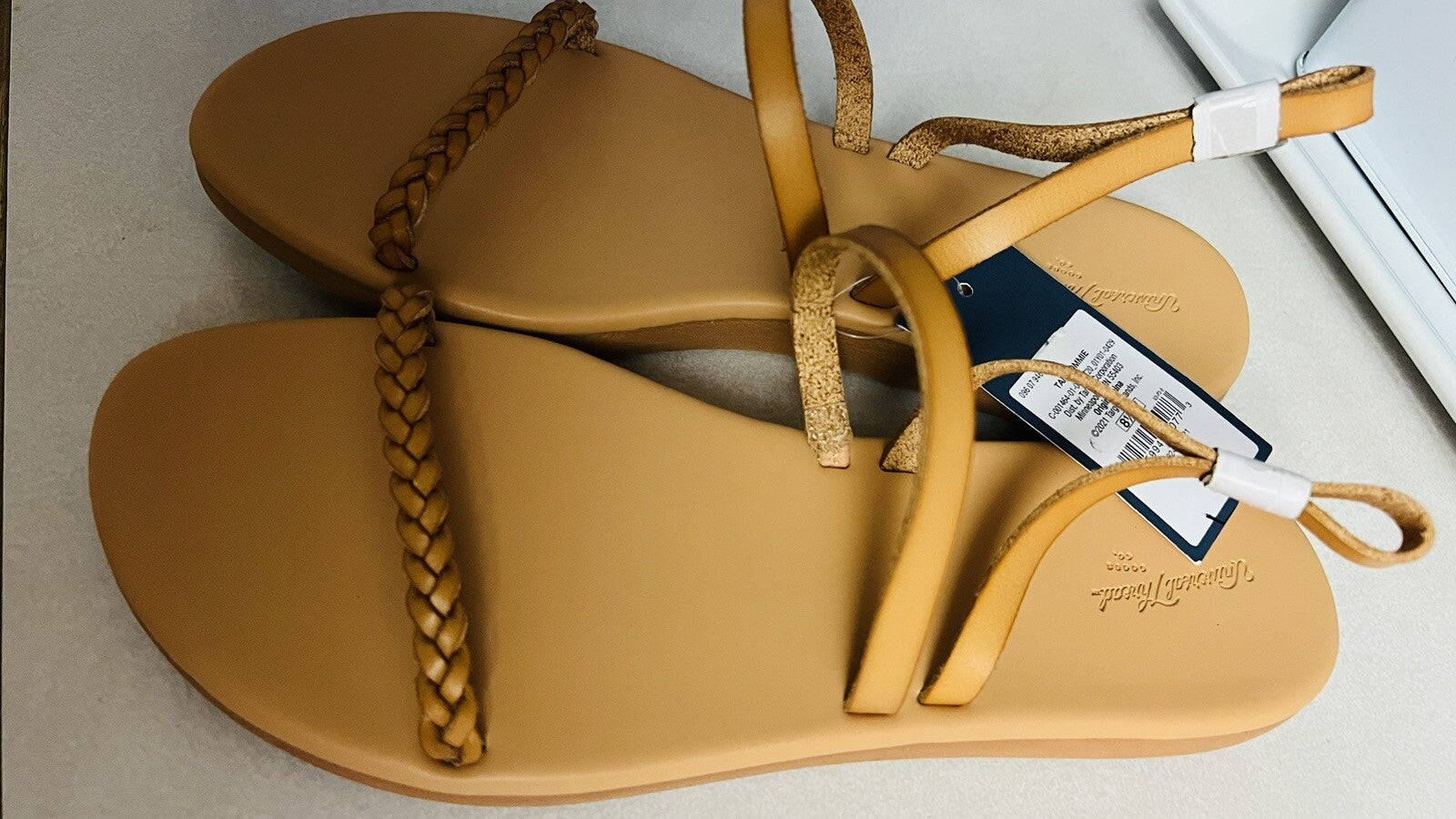 Women's Universal Thread Tommie Flat Sandals Tan Size 8 1/2