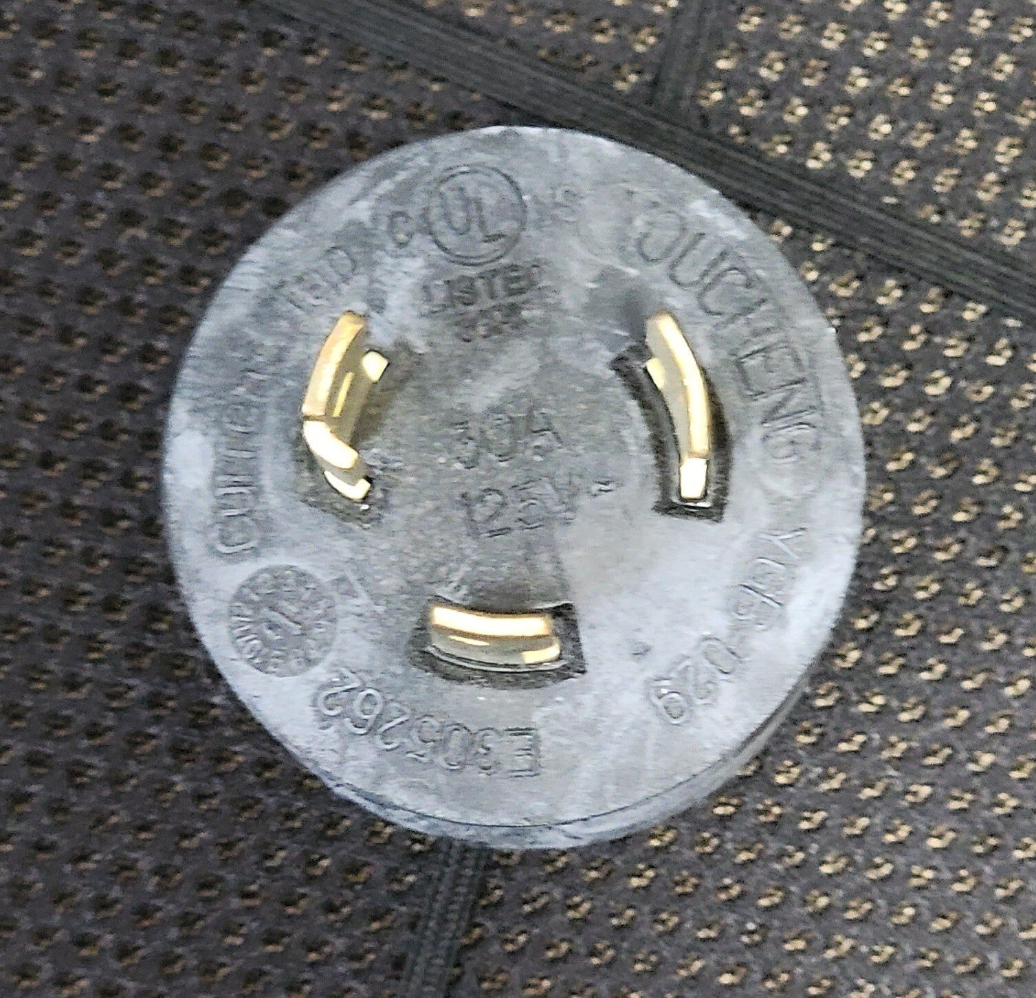 PLUG ADAPTER 30A / 125V, YOUCHENG YGB-029 NEW