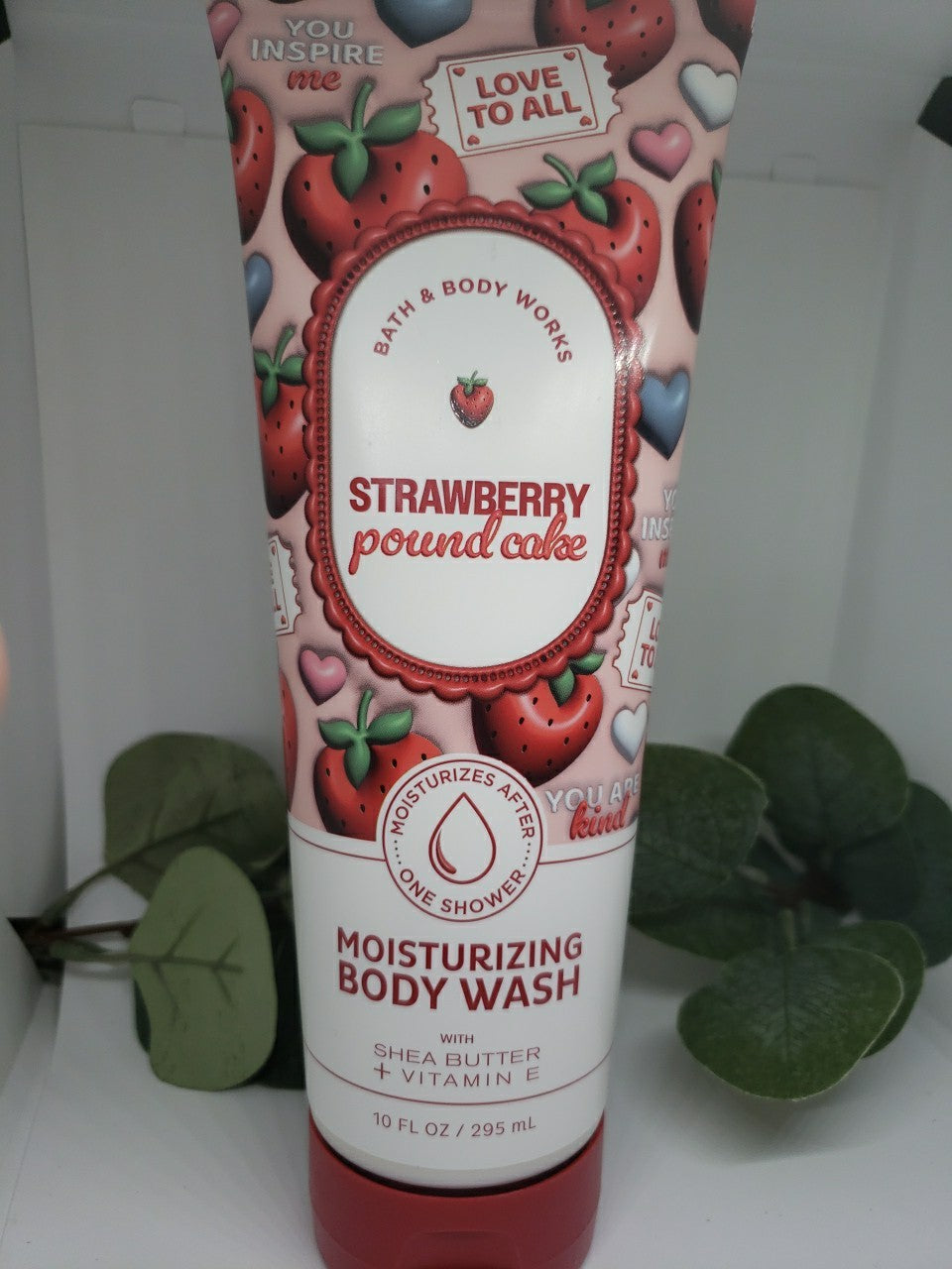 Strawberry Pound Cake Moisturizing Body Wash 10 oz Bath & Body Works