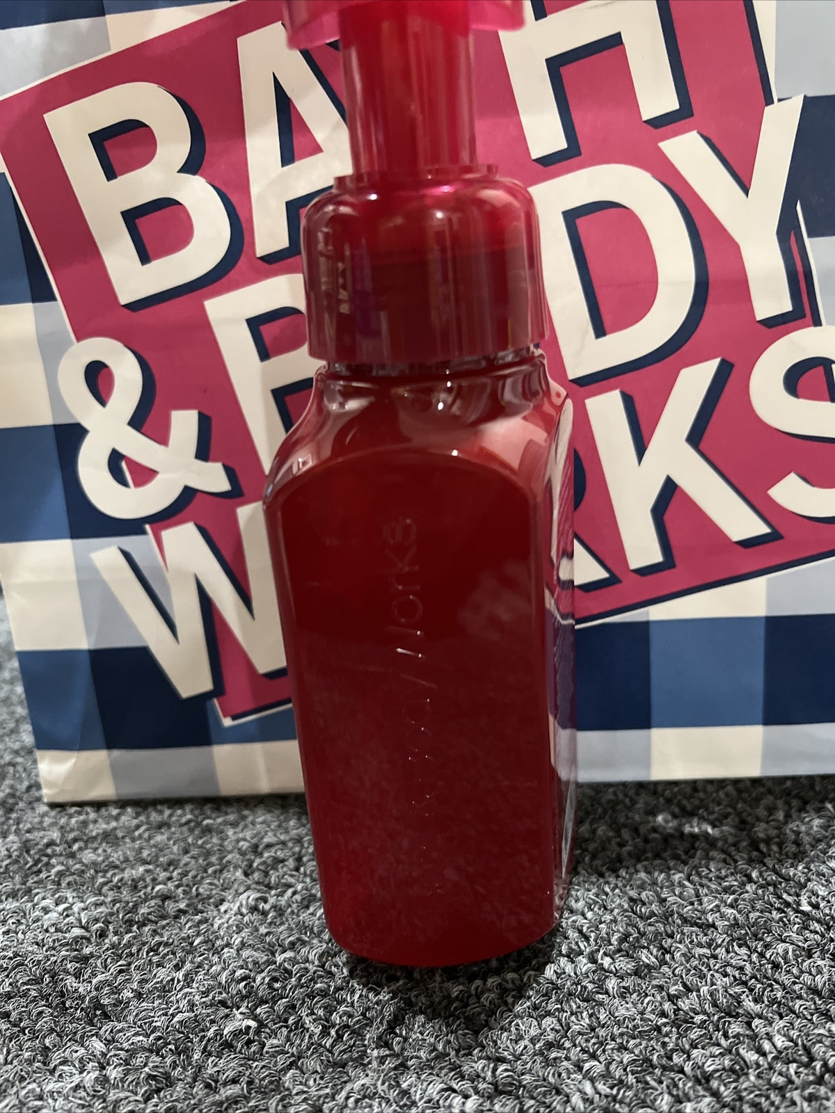 Bath and Body Works Merry Christmas Winter Candy Apple Foaming Hand Soap 8.75oz