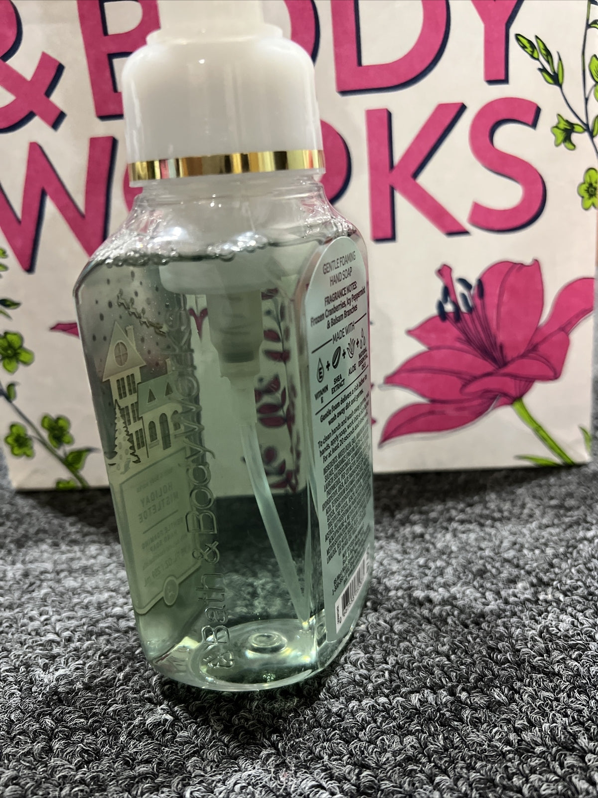 Bath and Body Works Holiday Mistletoe Foaming Hand Soap 8.75 fl oz