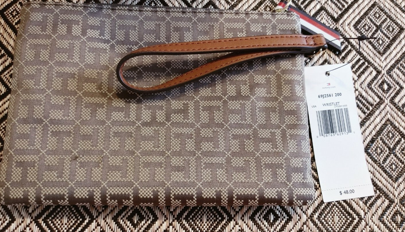 TOMMY HILFIGER/  Wristlet/ Brown/Khaki NEW with Tags