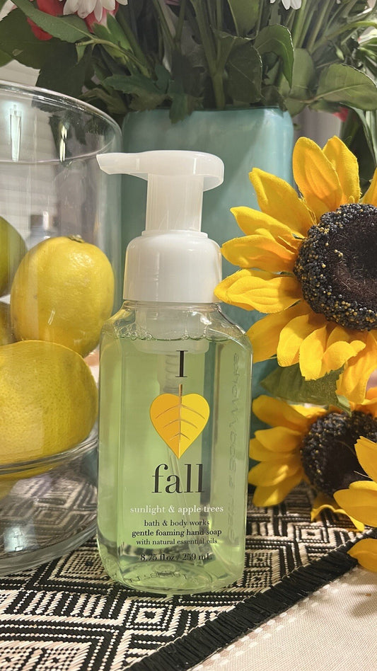 Bath and Body Works I ❤️ Fall Sunlight &apple Trees Gentle Foaming Hand Soap