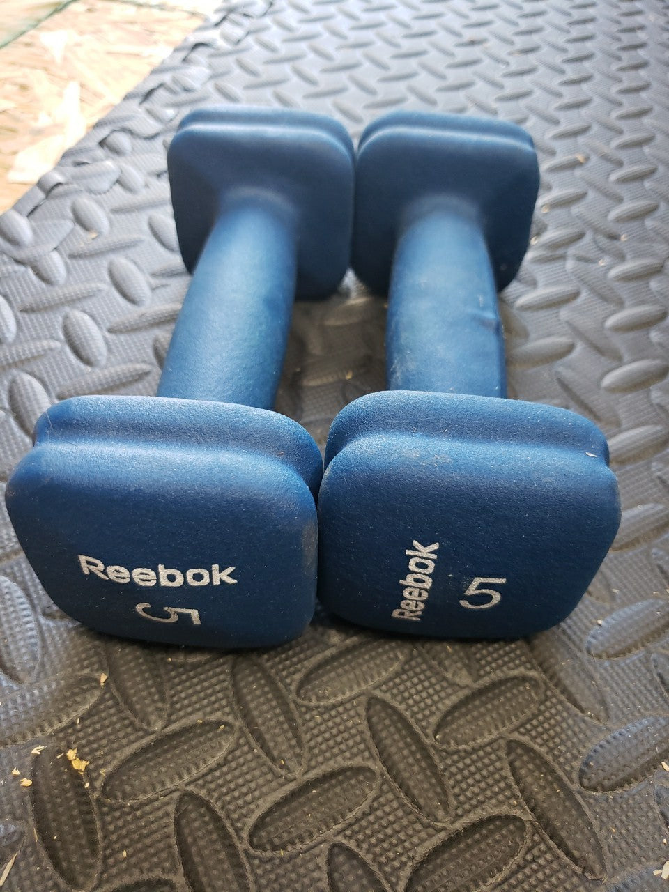 REEBOK 5 Lb Pound Dumbbell Weight, One Single Blue Neoprene Covered Square 2-pc