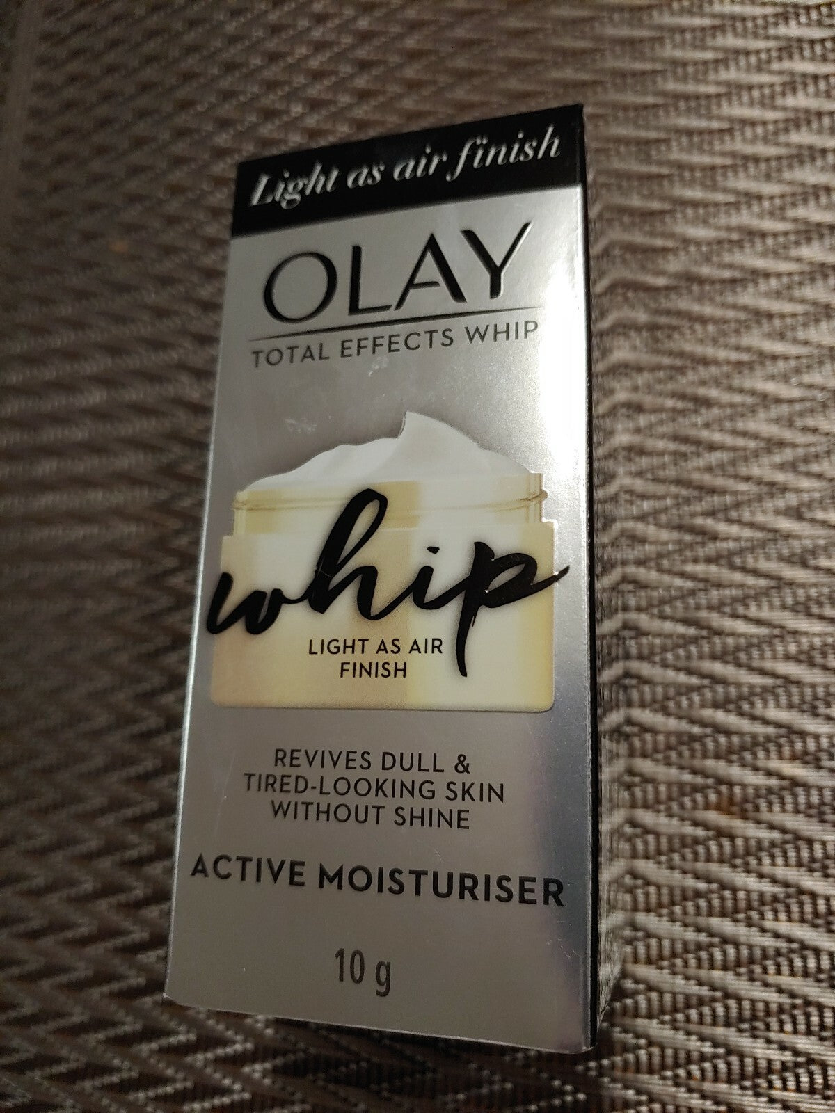 OlayTotal Effects Luminous Whip Active Moisturizer Light as Air SPF25(10g) 2pcs