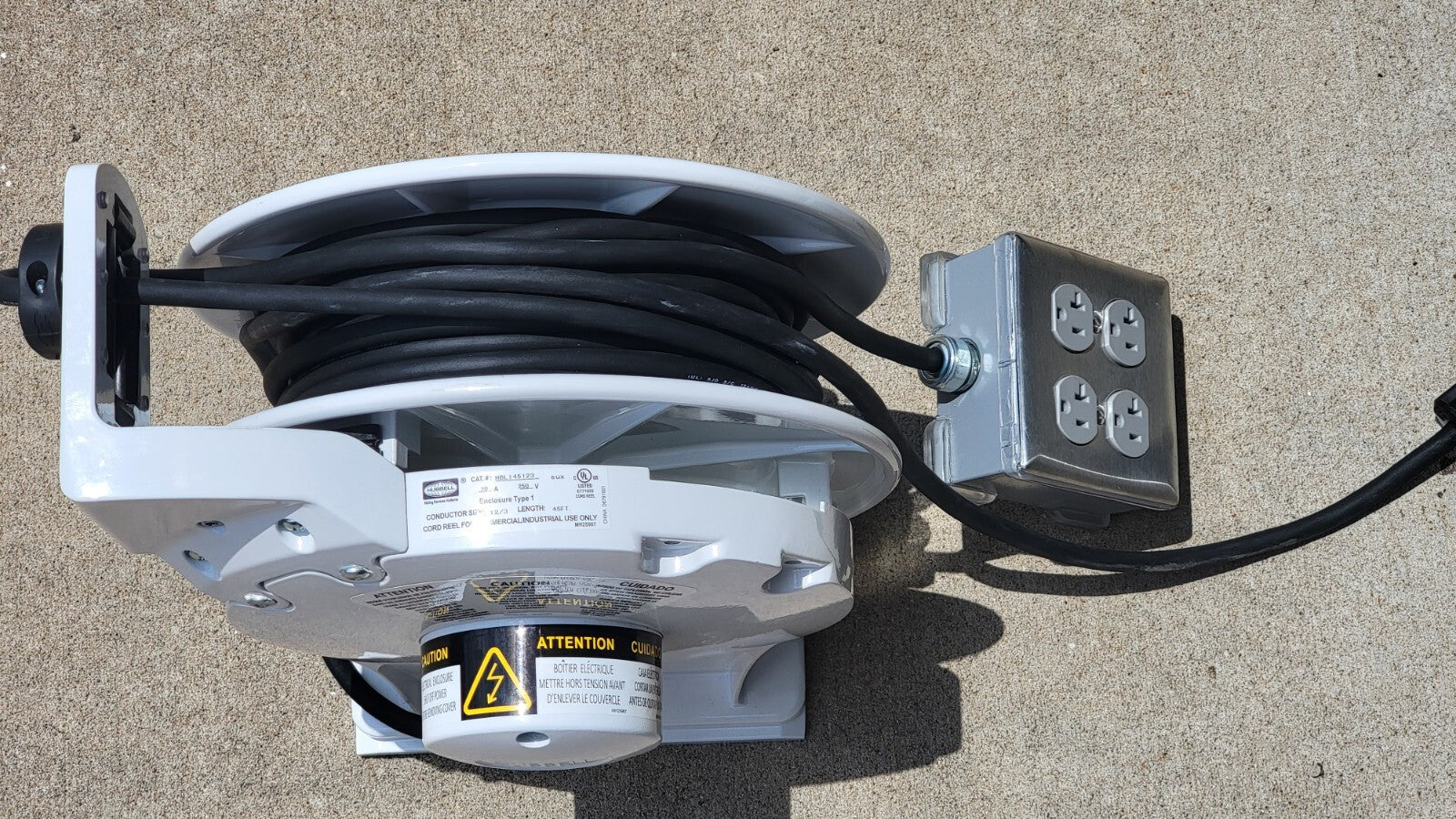 Hubbell HbLI45123 20 amp 250V White Industrial Reel With 4 Outlets