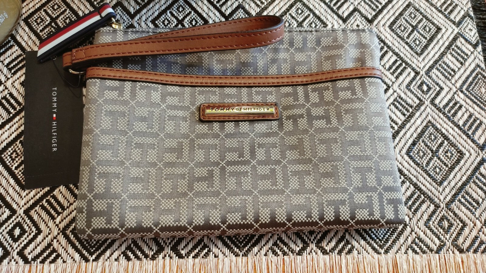 TOMMY HILFIGER/  Wristlet/ Brown/Khaki NEW with Tags