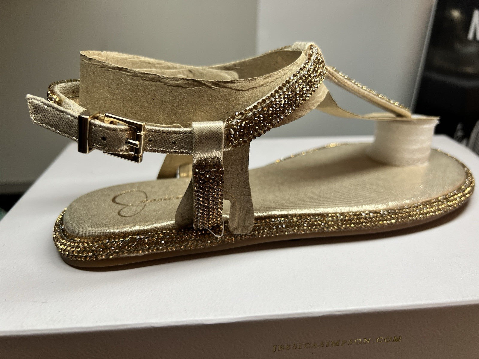 Jessica Simpson Women's Oliara T-Strap Sandals Champagne Gold Sparkle Flat 6.5 M