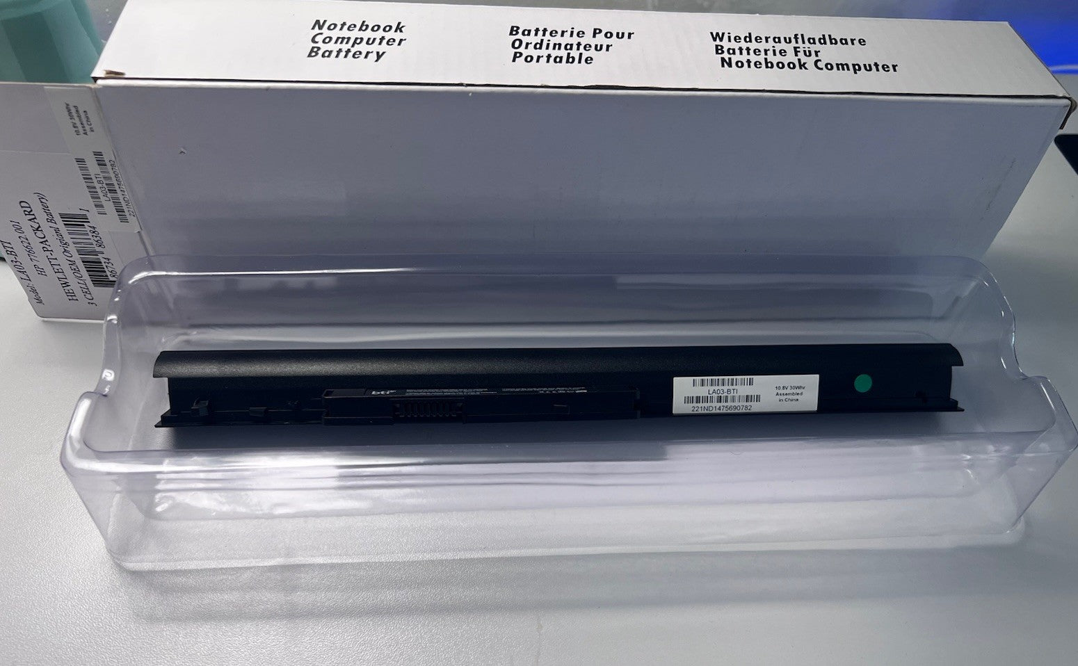 Hewlett Packard 3 Cell OEM Original Battery MODEL: LA03-BTI 10.8V