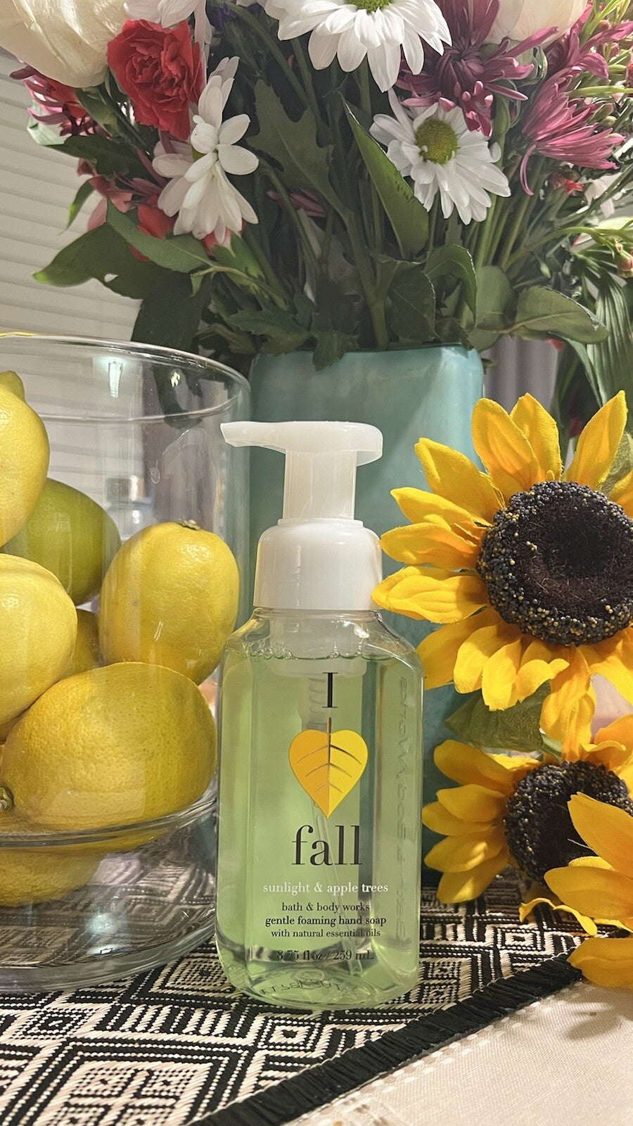 Bath and Body Works I ❤️ Fall Sunlight &apple Trees Gentle Foaming Hand Soap