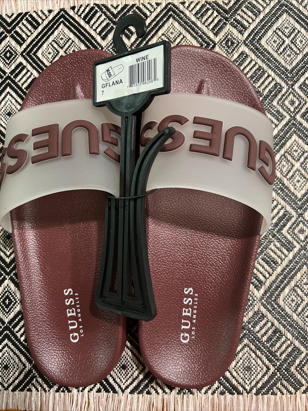 Pool Slides Flat Guess GFLANA Size 7 / Wine