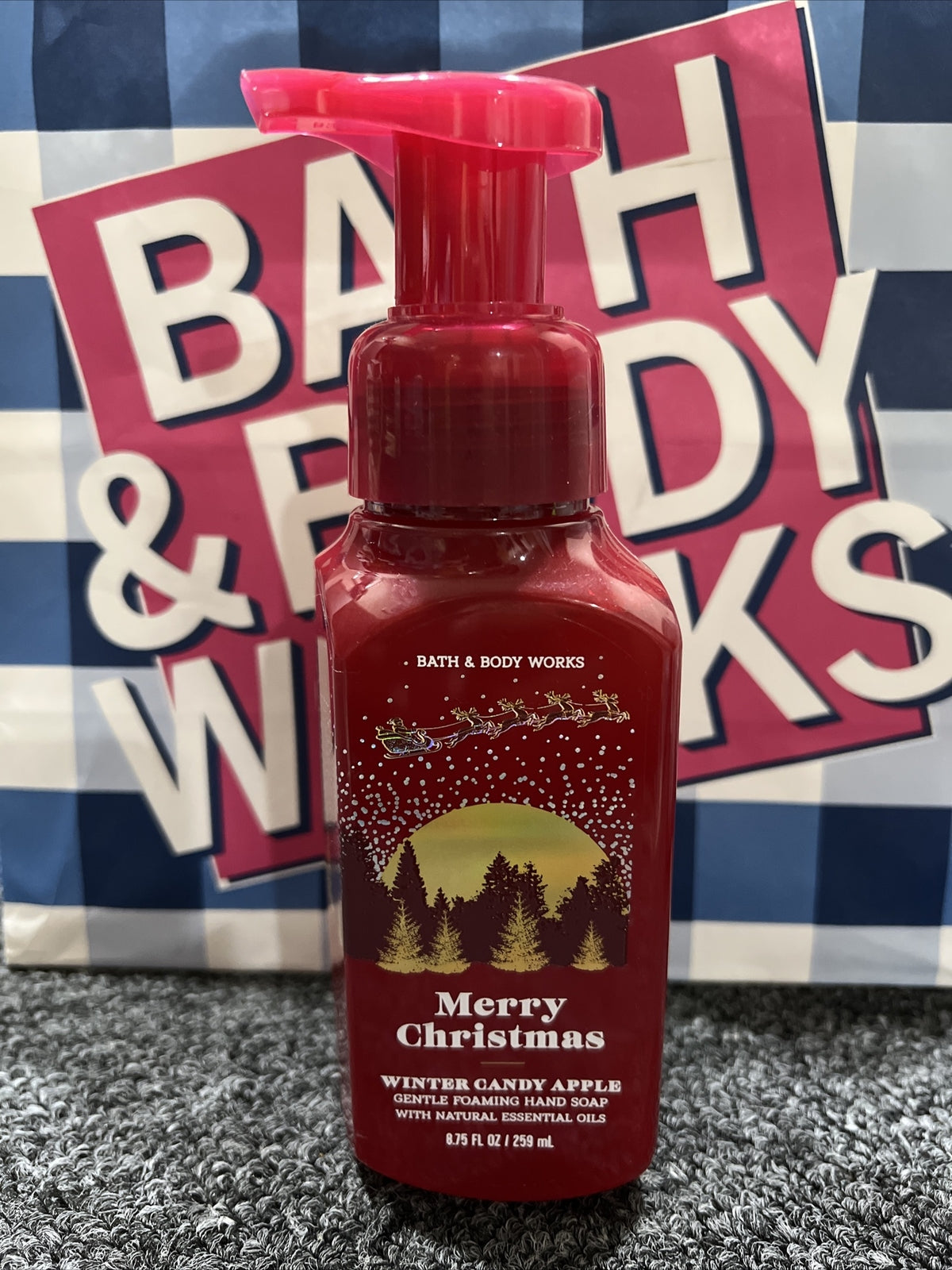 Bath and Body Works Merry Christmas Winter Candy Apple Foaming Hand Soap 8.75oz