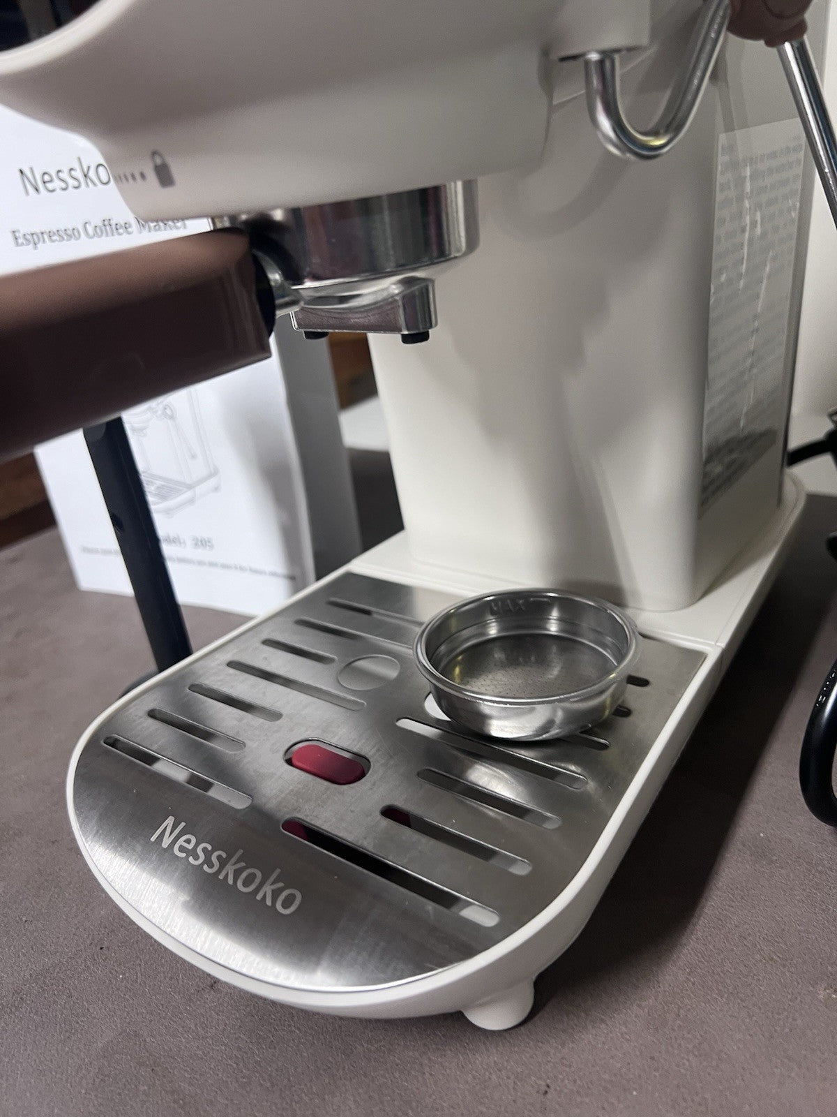 Nesskoko Espresso Machine, 20 BAR Pump Temperature Control Open box. See photos