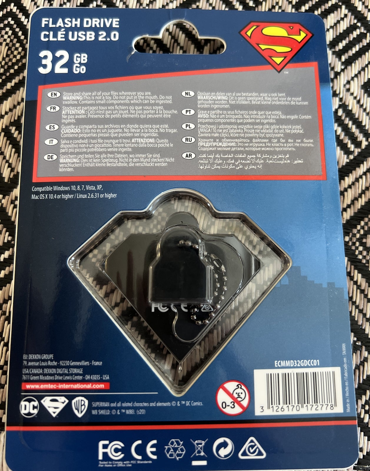 Superman 32GB Flash Drive Keychain NEW Emtec DC Comics 32 GB