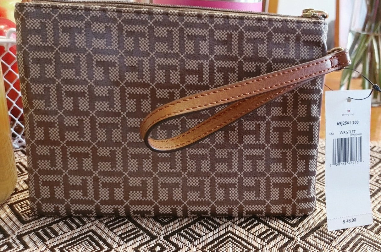TOMMY HILFIGER/  Wristlet/ Brown/Khaki NEW with Tags