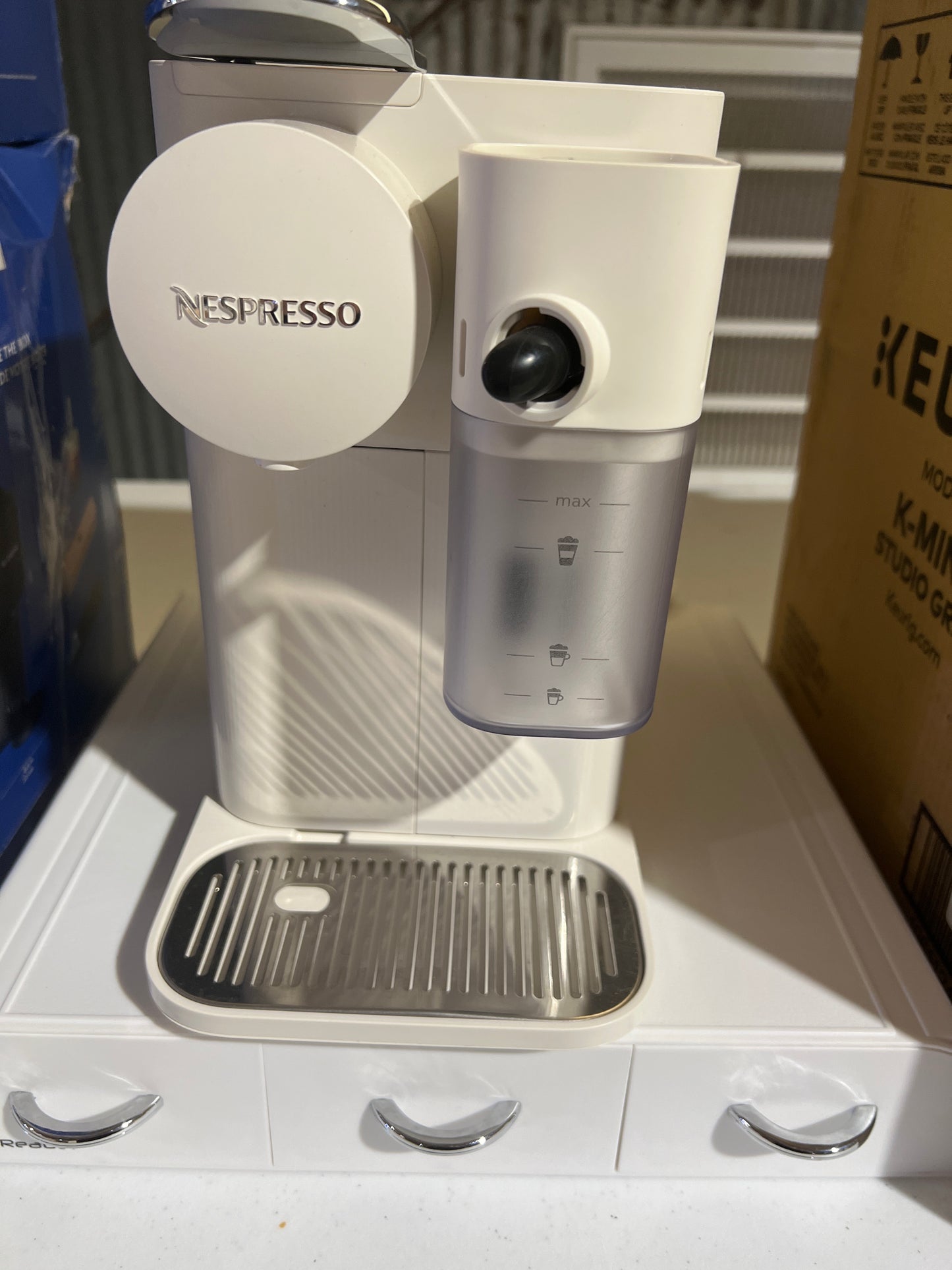 De Longhi Nespresso Latissima One with Coffee organizer Used MSRP $429