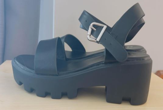WOMEN's Sandals Single Strap Mid Low Size 7
